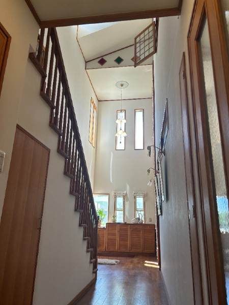 Spanish-Style 4LDK Villa with Atrium in Okinawa City - Thumbnail 3