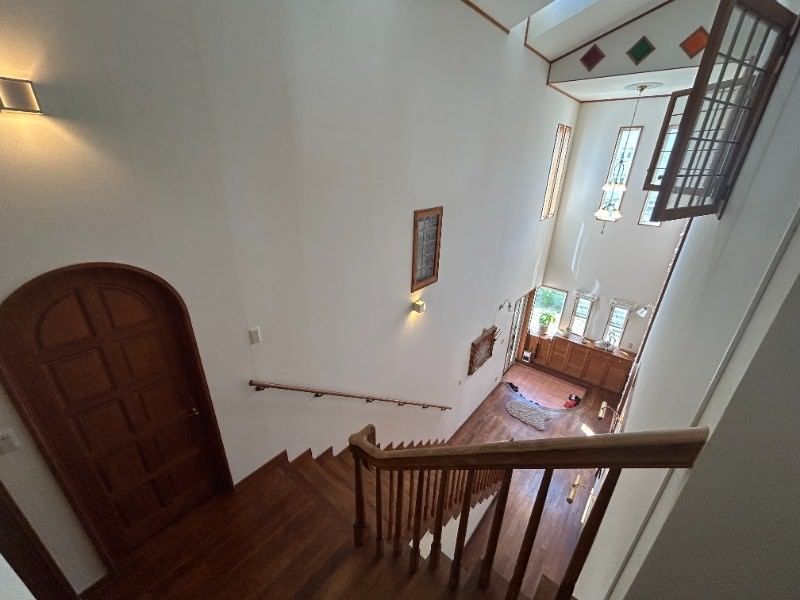 Spanish-Style 4LDK Villa with Atrium in Okinawa City - Thumbnail 4
