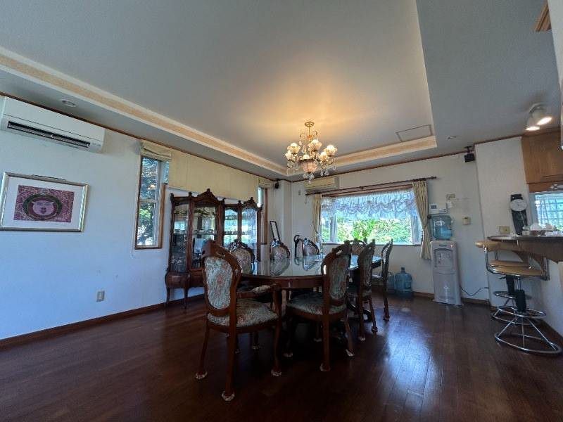 Spanish-Style 4LDK Villa with Atrium in Okinawa City - Image 22