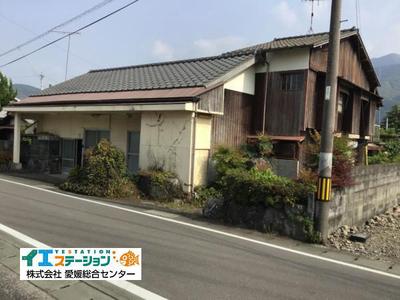 Ishikei, Tanbara-cho, Saijo City, residential building with store | Saijo City, JR Yosan Line Mibukawa Station, 20 minutes by bus, get off at Ishikei bus stop, 3 minutes walk from used detached house (Property number: 3702182-0000254) — Image 2, Saijo, Ehime