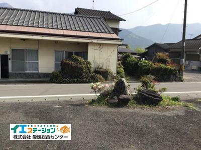 Ishikei, Tanbara-cho, Saijo City, residential building with store | Saijo City, JR Yosan Line Mibukawa Station, 20 minutes by bus, get off at Ishikei bus stop, 3 minutes walk from used detached house (Property number: 3702182-0000254) — Image 3, Saijo, Ehime