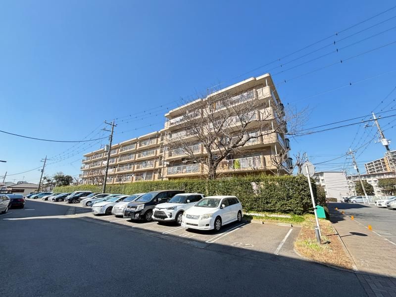 Spacious 3LDK Apartment in Funabashi with South-Facing Balcony - Thumbnail 4