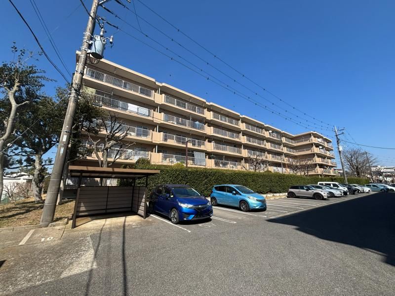 Spacious 3LDK Apartment in Funabashi with South-Facing Balcony - Thumbnail 3