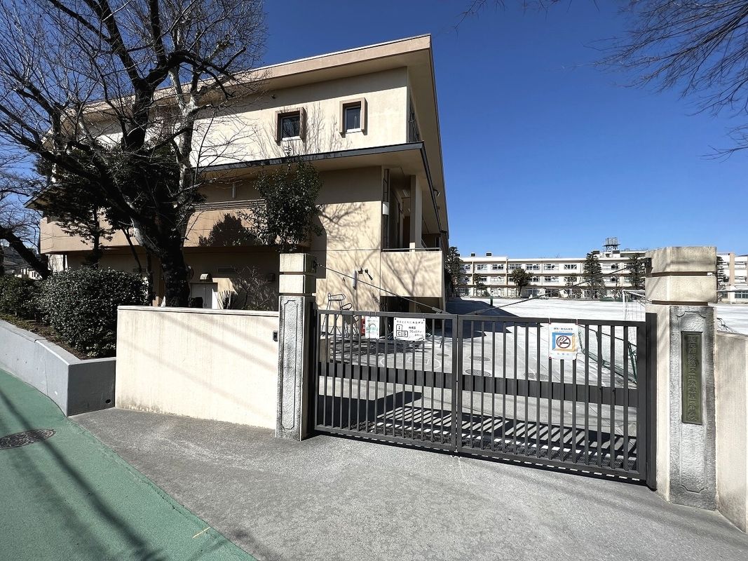 New Build House in Itabashi, Tokyo with Rooftop Sky Living Space - Thumbnail 4