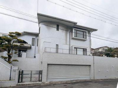 6LDK Hillside Home in Hiroshima with Underground Garage — Image 1, Aki, Hiroshima