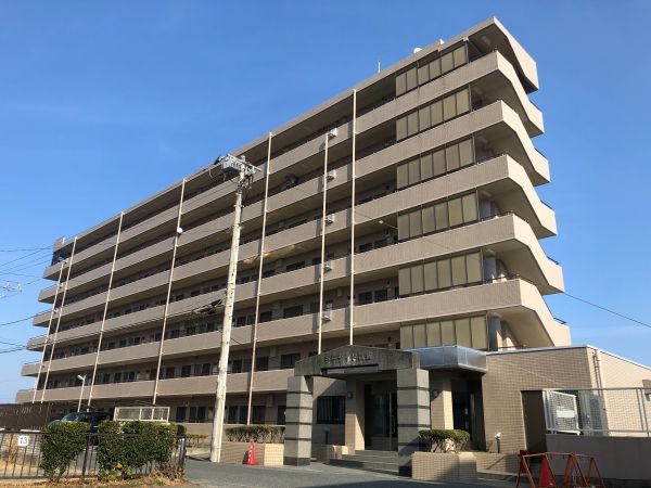 Seaside Takahagi 4LDK Apartment for Sale in Ibaraki - Thumbnail 2