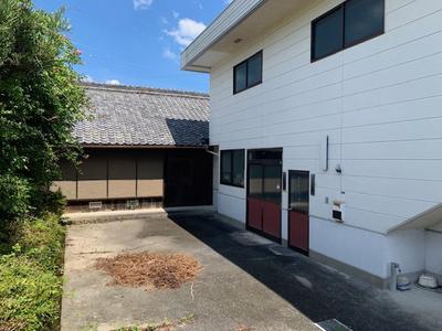 Used detached house Kinokawa City Nakamitani 408, 409-1 - Kinokawa City — Image 2, Kinokawa, Wakayama
