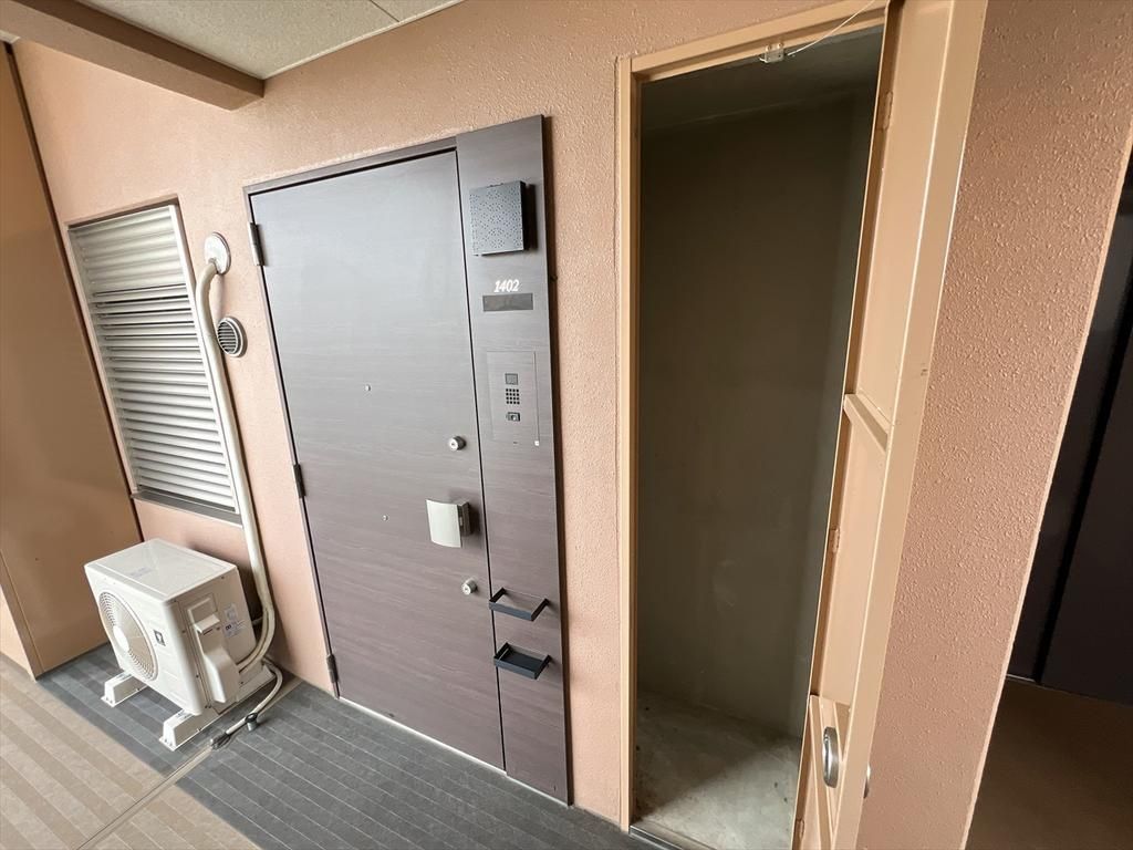 Uniheim Otsu Onionohama 14F 3LDK Condo with Lake Biwa View - Thumbnail 2