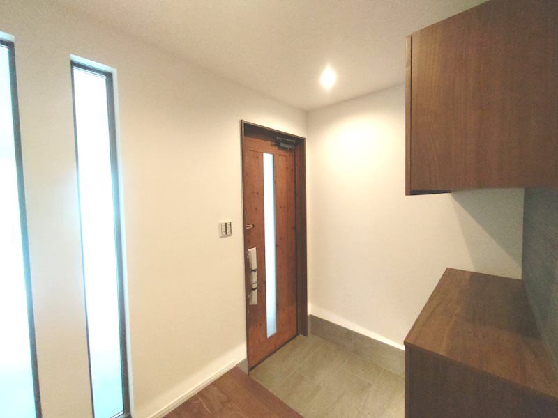 Renovated 4LDK Home Near Kozuiji Station, Hirakata - Thumbnail 4