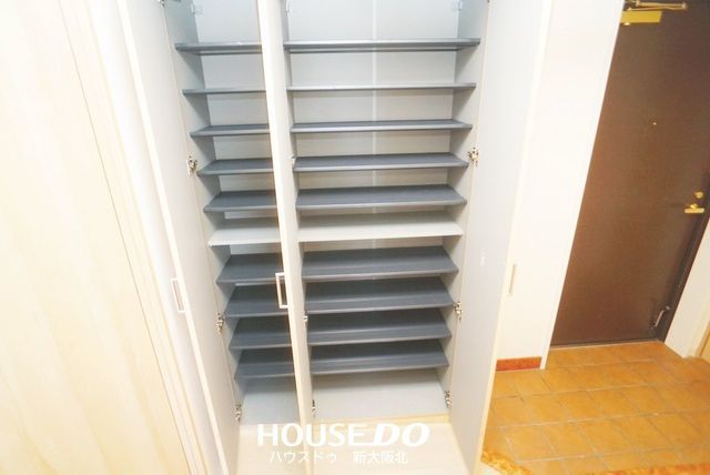 Renovated 3LDK Apartment Near Okacho Station, Toyonaka - Thumbnail 2