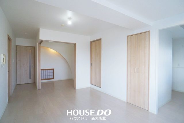 Renovated 3LDK Apartment Near Okacho Station, Toyonaka - Thumbnail 3