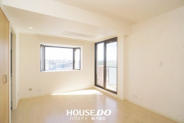 Renovated 3LDK Apartment Near Okacho Station, Toyonaka - Thumbnail 4
