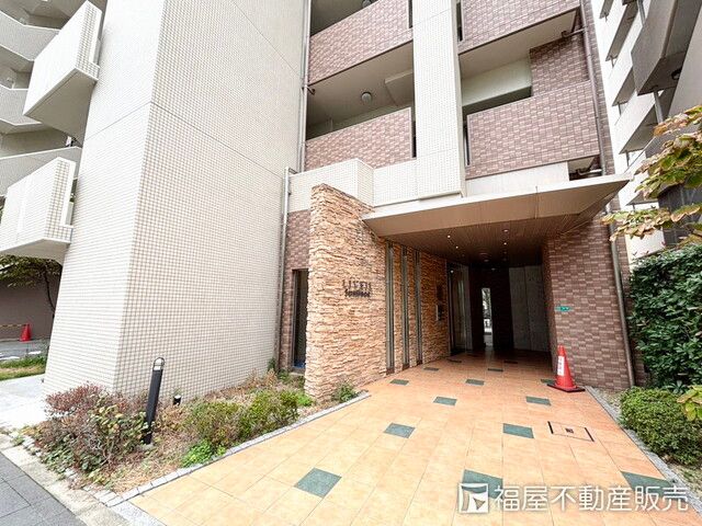 3LDK Apartment for Sale in Rivere Suminoe, Osaka - Image 1