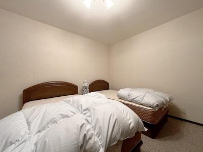 2LDK Apartment for Sale in Hakone with Hot Spring Access — Image 4, Hakone, Kanagawa