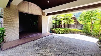2LDK Apartment for Sale in Hakone with Hot Spring Access — Image 2, Hakone, Kanagawa