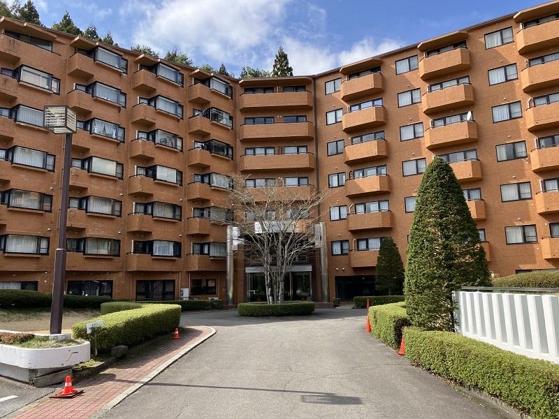 Eable Yamanakako 7F Condo with Mt. Fuji & Lake Views for Sale - Thumbnail 2