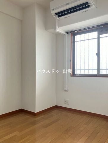 3LDK Apartment for Sale in Izumo City with Panoramic City Views - Thumbnail 3