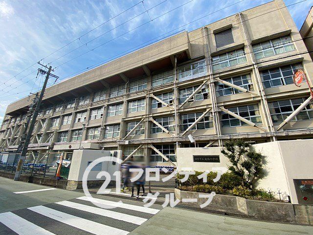 Renovated 3LDK Apartment in Nishinomiya with 2023 Updates - Thumbnail 2