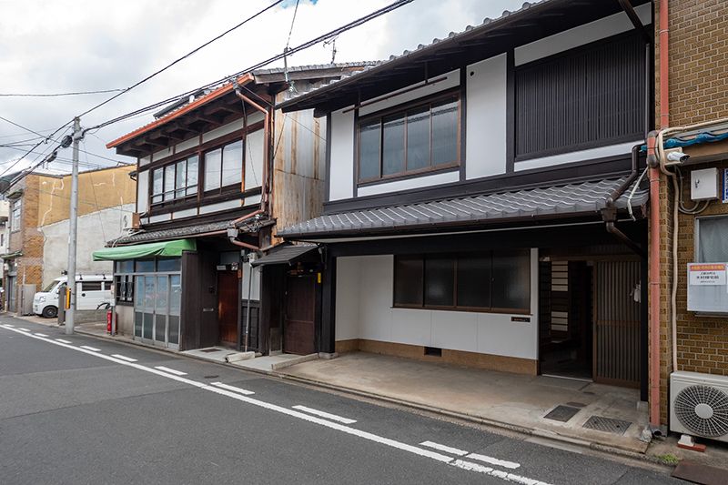 Traditional Kyoto Machiya with Garden in Kamigyo Ward - Image 1