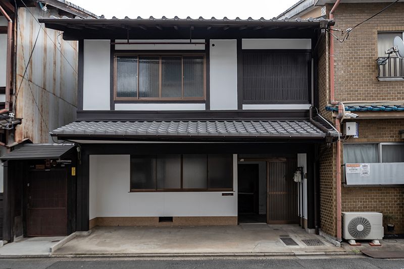 Traditional Kyoto Machiya with Garden in Kamigyo Ward - Thumbnail 2