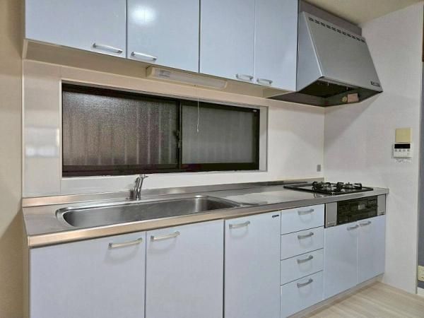 4LDK House for Sale in Tsurumi Ward, Osaka - Thumbnail 3