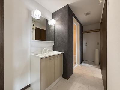 4LDK Apartment in Kuwana Near Nagashima Station — Image 4, Kuwana, Mie