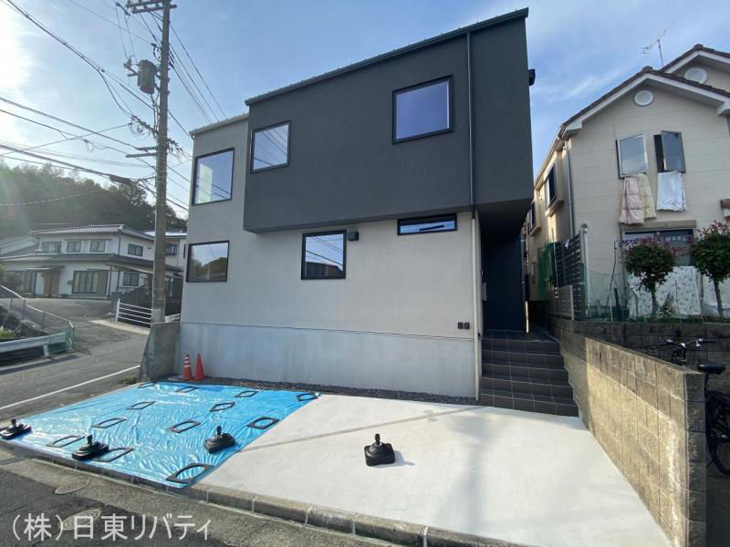 3LDK Corner Lot House in Hiroshima's Saeki Ward - Thumbnail 2