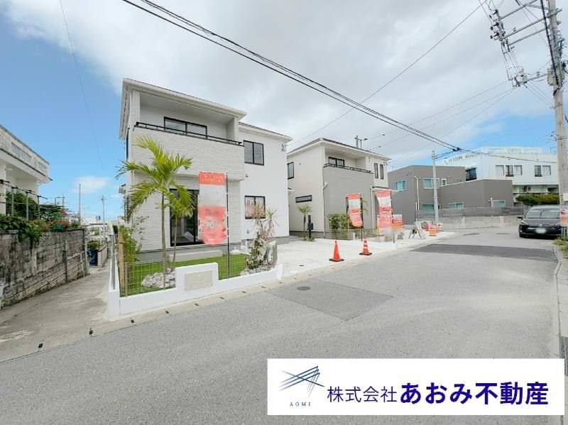 New 4LDK House with Walk-in Closet in Okinawa City - Thumbnail 2