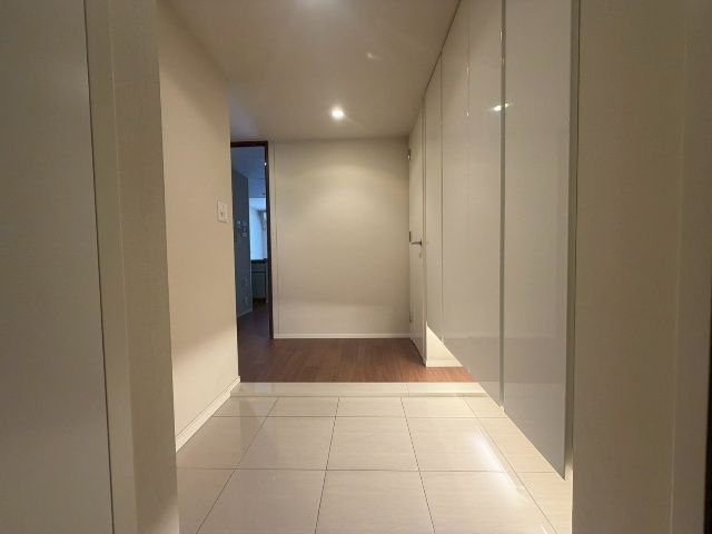 1LDK Apartment for Sale in Toyosu, Koto City, Tokyo - 47.88 sqm - Thumbnail 4