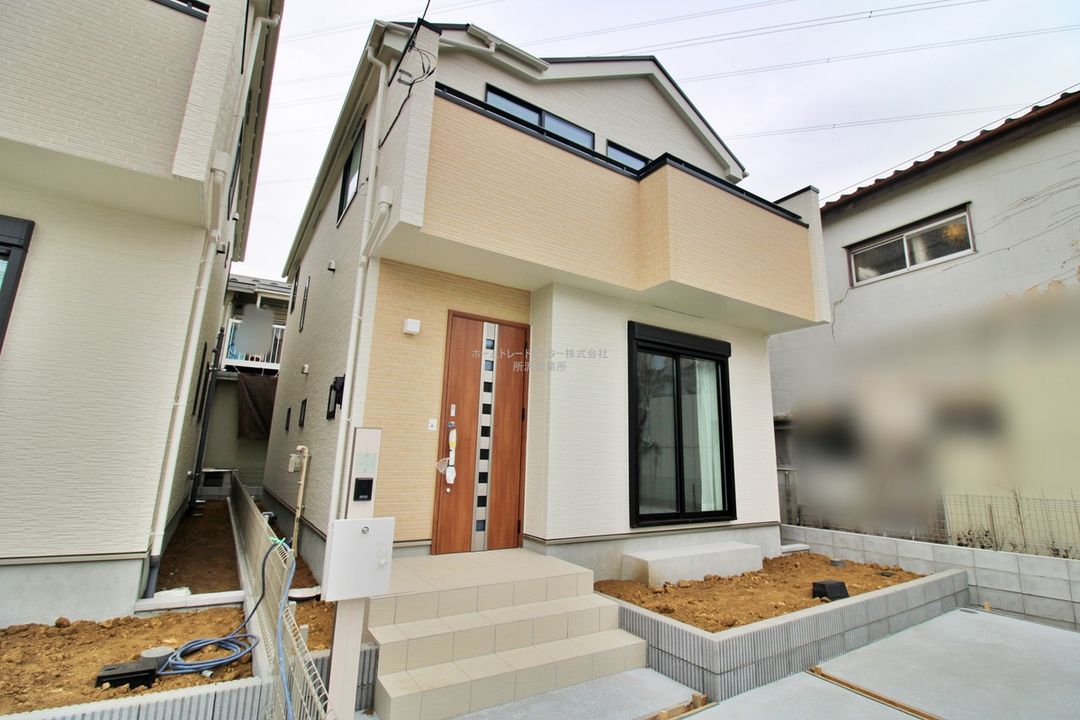 New 4LDK House in Sayama, Saitama with Large Pantry & 2 Car Spaces - Thumbnail 4