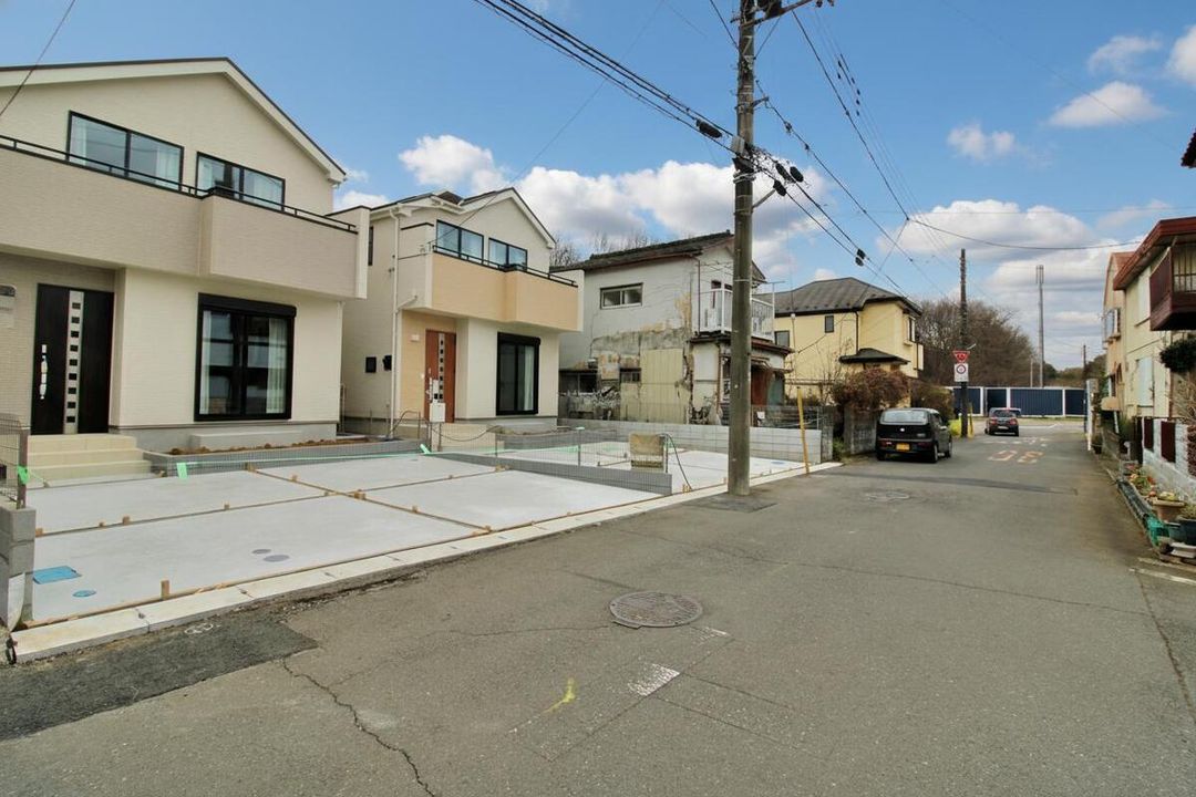 New 4LDK House in Sayama, Saitama with Large Pantry & 2 Car Spaces - Thumbnail 3