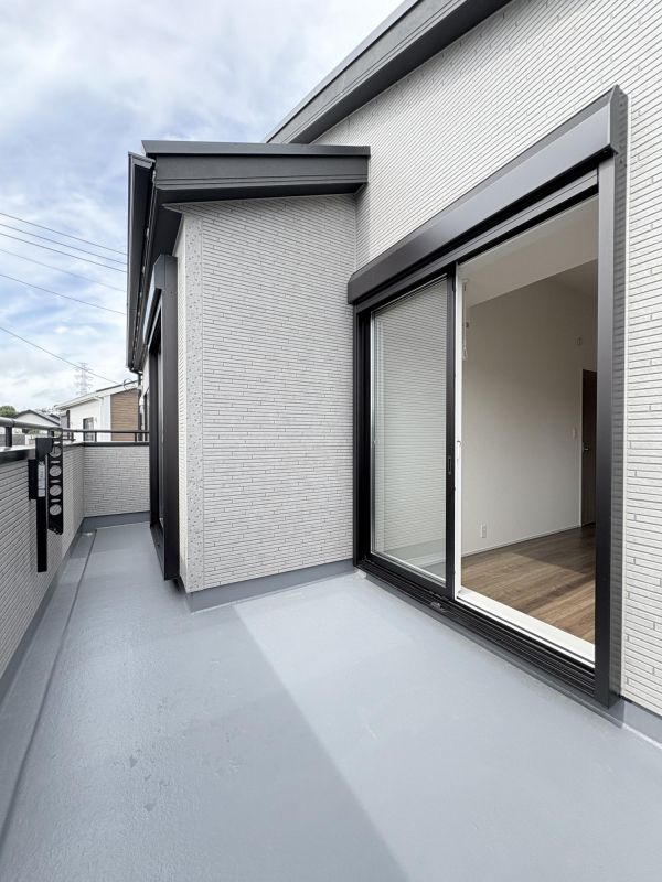 New House in Hiratsuka: Blooming Garden 10-Unit Development - Thumbnail 3