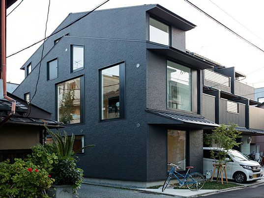 Modern 3-Story House Framing Scenery in Kyoto's Kamigyo Ward - Thumbnail 3