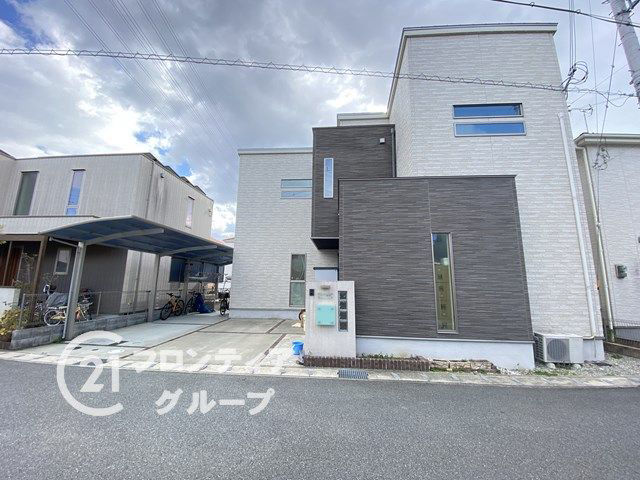 5SLDK House in Himeji with Solar Panels - Thumbnail 3