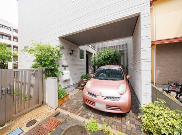 2LDK House for Sale in Setagaya, Tokyo - 103.87 sqm - Thumbnail 3
