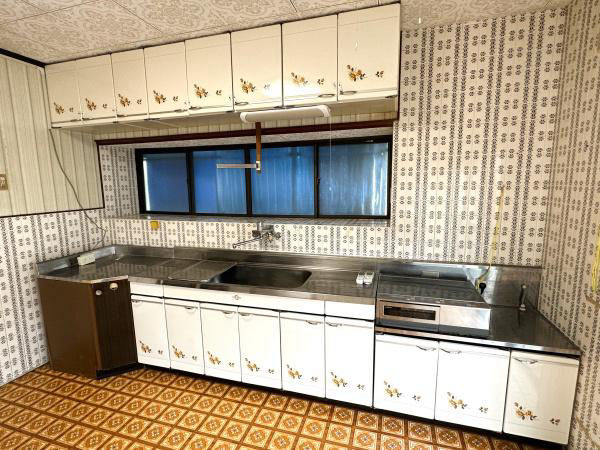 7DK Family Home in Midorigaoka, Oita - Thumbnail 4