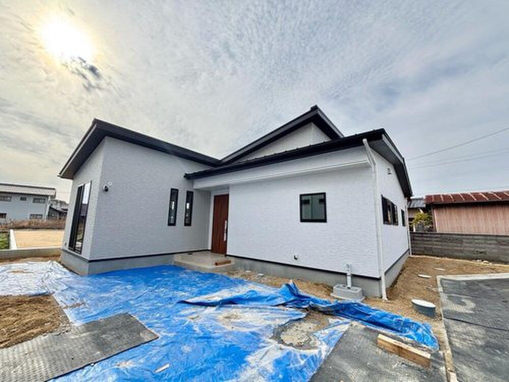 New 4LDK Single-Story House for Sale in Marugame, Kagawa - Thumbnail 2