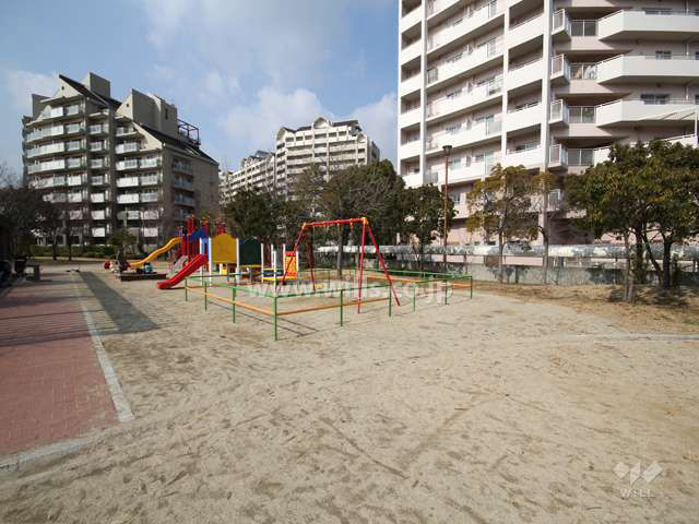 3LDK Apartment in Kobe's Higashinada Ward - Thumbnail 2