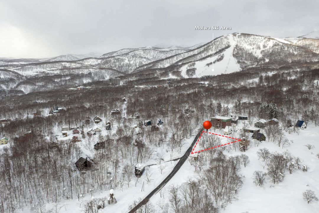 Land in Niseko Moiwa with Onsen Potential - Thumbnail 3
