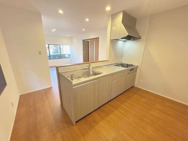 Renovated 5LDK House with Parking in Tsubata, Ishikawa - Thumbnail 3