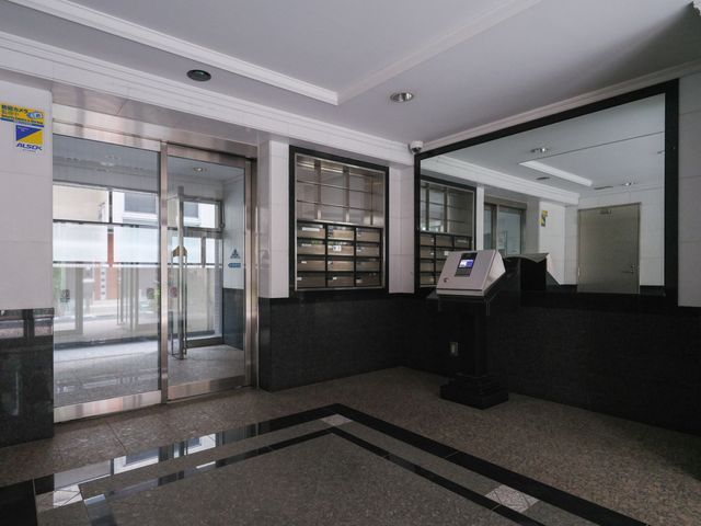 Renovated 3LDK Apartment in Koto Ward Near Multiple Stations - Thumbnail 4