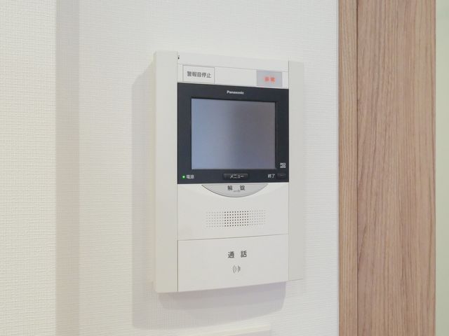 Renovated 3LDK Apartment in Koto Ward Near Multiple Stations - Thumbnail 3