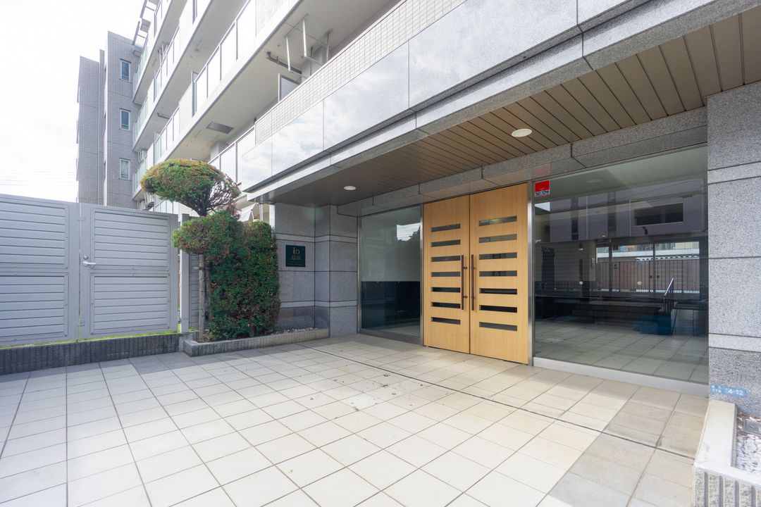 Renovated 2SLDK Apartment for Sale in Kichijoji, Mitaka - Thumbnail 2