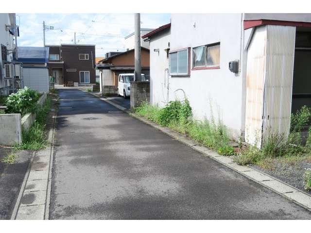 Land for Sale in Hirosaki, Aomori with Old House - Thumbnail 3