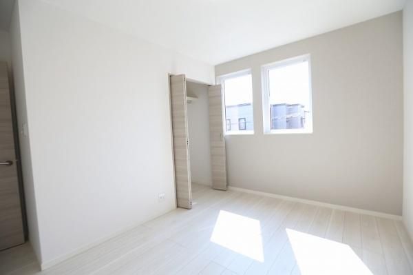 Modern 4SLDK House in Sapporo Shiroishi Ward with Parking - Thumbnail 4
