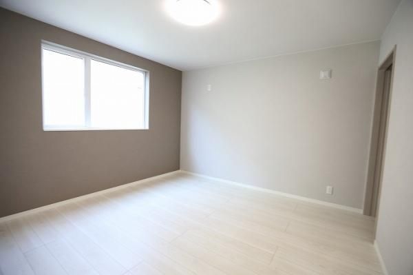 Modern 4SLDK House in Sapporo Shiroishi Ward with Parking - Thumbnail 3