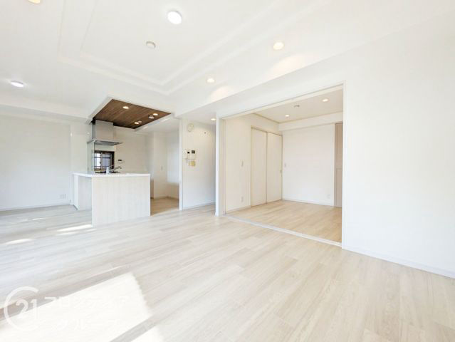 Renovated 3-Bedroom Apartment Near Sumiyoshi Station, Kobe - Thumbnail 3