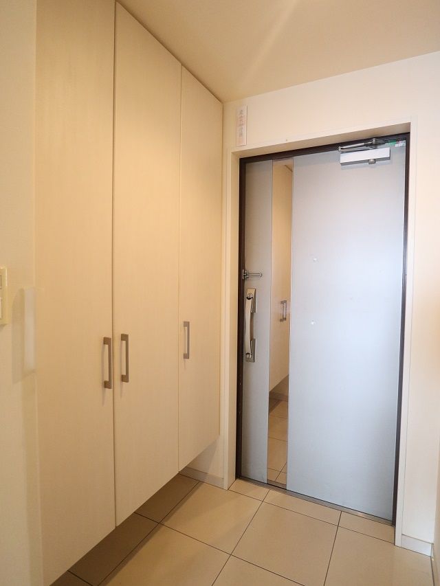 Servus This Flower Neo Style 3LDK Condo for Sale in Osaka Konohana - Thumbnail 3