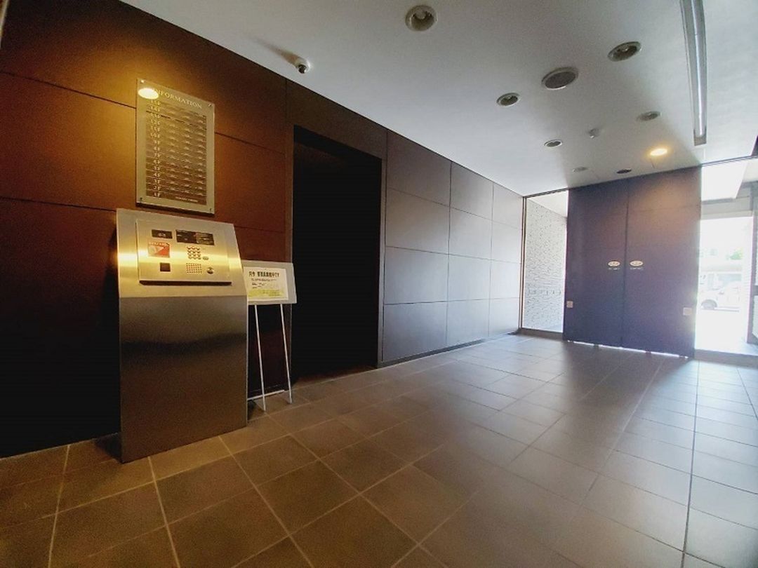 Royal Garden Harimaya-cho 9F 3LDK Apartment for Sale in Kochi - Thumbnail 3