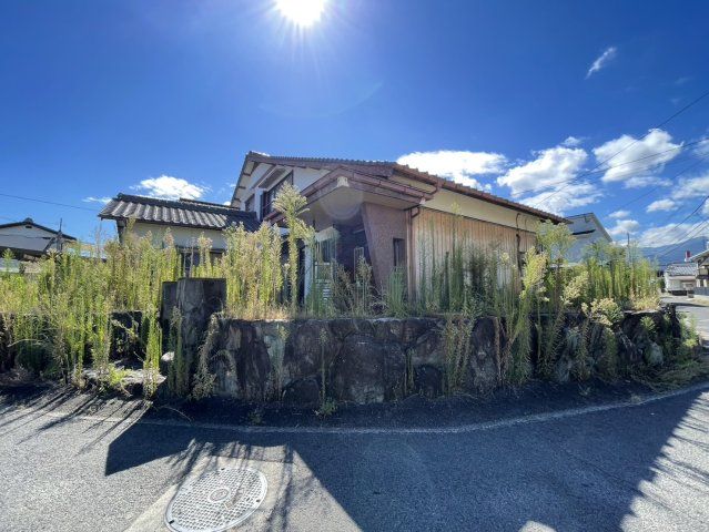 7DK Used House for Sale in Niihama Sakuragaoka - Image 1
